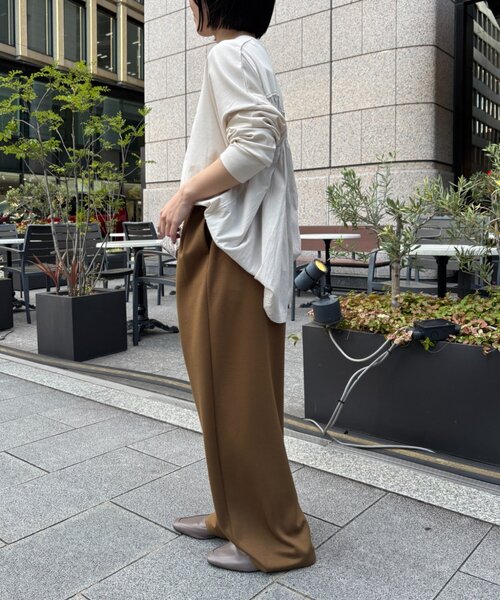 Jena espace merveilleux（ジェナ　エスパスメルヴェイユ）の「バックギャザー長袖カットソー（Tシャツ/カットソー・レディース・ライトベージュ/ブラック/オフホワイト・FREE）」の17枚目の写真