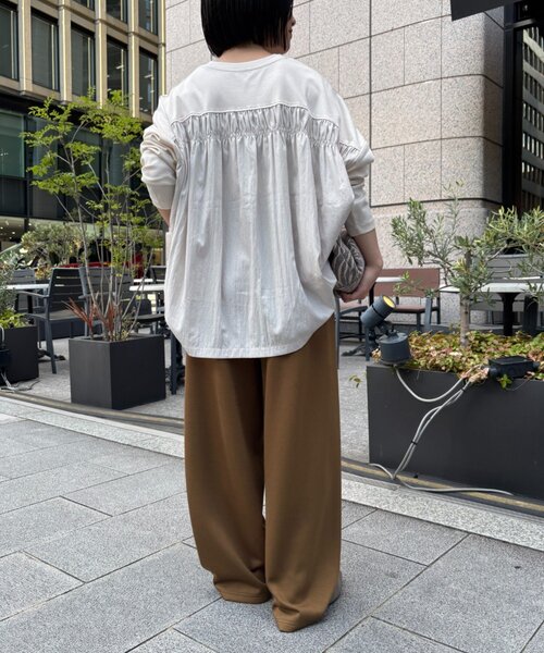 Jena espace merveilleux（ジェナ　エスパスメルヴェイユ）の「バックギャザー長袖カットソー（Tシャツ/カットソー・レディース・ライトベージュ/ブラック/オフホワイト・FREE）」の18枚目の写真