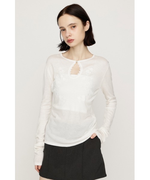 SLY(スライ)の「FLOWER EMBROIDERY HG TOPS フラワーエンブロイダリーハイゲージトップス 秋服(ニット/セーター・レディース・ホワイト/ブラック・FREE)」の3枚目の写真