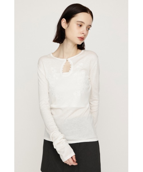 SLY(スライ)の「FLOWER EMBROIDERY HG TOPS フラワーエンブロイダリーハイゲージトップス 秋服(ニット/セーター・レディース・ホワイト/ブラック・FREE)」の5枚目の写真