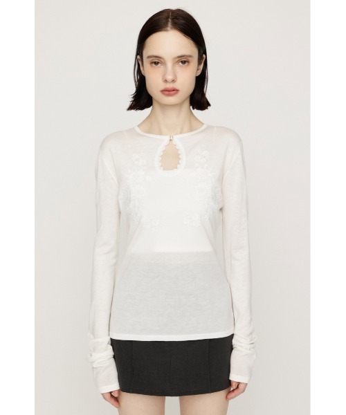 SLY(スライ)の「FLOWER EMBROIDERY HG TOPS フラワーエンブロイダリーハイゲージトップス 秋服(ニット/セーター・レディース・ホワイト/ブラック・FREE)」の6枚目の写真