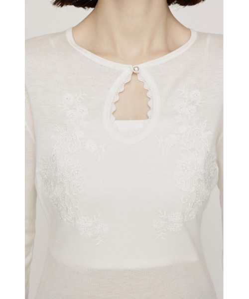 SLY(スライ)の「FLOWER EMBROIDERY HG TOPS フラワーエンブロイダリーハイゲージトップス 秋服(ニット/セーター・レディース・ホワイト/ブラック・FREE)」の9枚目の写真