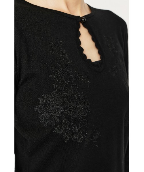 SLY(スライ)の「FLOWER EMBROIDERY HG TOPS フラワーエンブロイダリーハイゲージトップス 秋服(ニット/セーター・レディース・ホワイト/ブラック・FREE)」の15枚目の写真