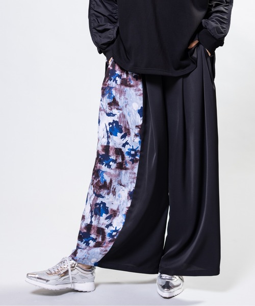 OSMOSIS(オズモーシス)の「プリント切替タックパンツ(その他パンツ・レディース・ブラウン/ブラック/ネイビー・ONE SIZE)」の2枚目の写真