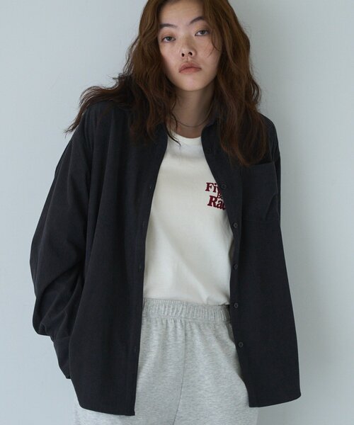 COLONY 2139(コロニートゥーワンスリーナイン)の「セットアップ/秋服 コーデュロイシャツ(シャツ/ブラウス・レディース・ピンク/ブラウン/チャコールグレー・FREE)」の4枚目の写真