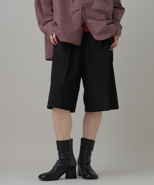 LAKOLE(ラコレ)の「ツータックハーフパンツ / 1057787(その他パンツ・レディース・ブラウン/ブラック/グレー・MEDIUM/LARGE)」の2枚目の写真