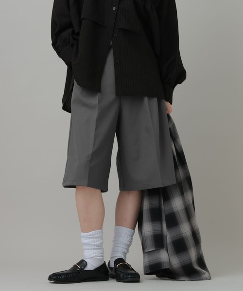 LAKOLE(ラコレ)の「ツータックハーフパンツ / 1057787(その他パンツ・レディース・ブラウン/ブラック/グレー・MEDIUM/LARGE)」の7枚目の写真