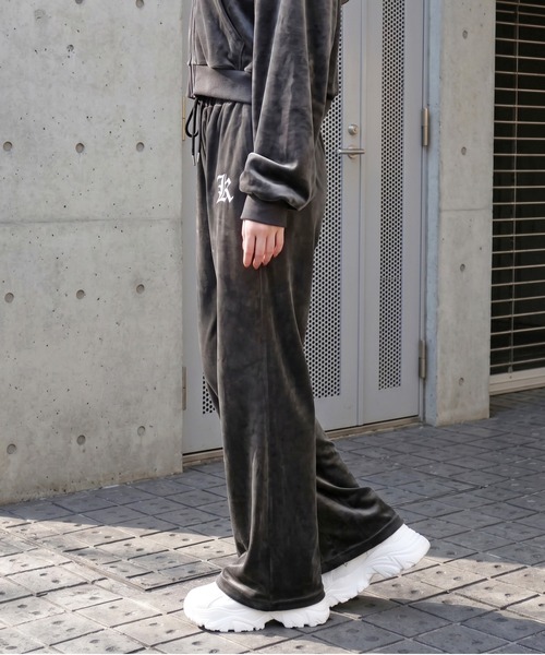 FUN(ファン)の「ベロアフレアパンツ(その他パンツ・レディース・ブラウン/ブラック/ピンク・M/S)」の4枚目の写真