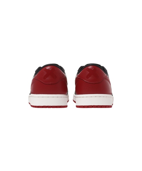 JORDAN BRAND（ジョーダンブランド）の「AIR JORDAN 1 RETRO LOW OG IW6276-001（スニーカー・メンズ・レッド・27.5cm/28.5cm/28cm/27cm/26cm/24.5cm/24cm/23.5cm/23cm/26.5cm）」の4枚目の写真
