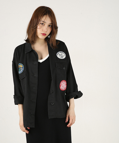 MOUSSY（マウジー）の「WAPPEN BOX MILITARY SH（シャツ/ブラウス・レディース・カーキ/ブラック・FREE）」の2枚目の写真