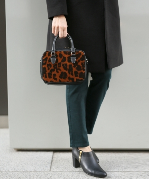 LEPSIM（レプシィム）の「ミニマムスクエアショルダーバッグ　734877（ショルダーバッグ・レディース・レオパード/シルバー/ブラック/ブラウン・ONE SIZE）」の3枚目の写真