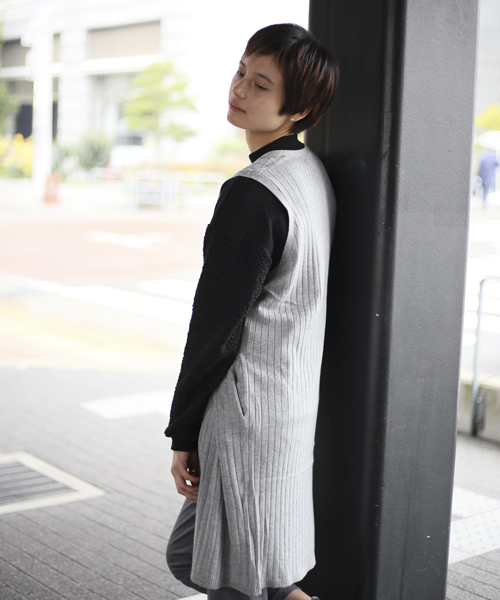 Denime（ドゥニーム）の「リブニットジレ（カーディガン/ボレロ・レディース・ワイン/ベージュ/グレー・FREE）」の13枚目の写真