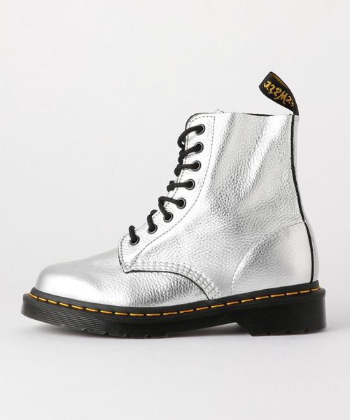 Dr. Martens(ドクターマーチン)の「Dr.Martens 8EYE BOOT MET〈ドクターマーチン〉(ブーツ・レディース・シルバー・23cm/24cm)」の2枚目の写真