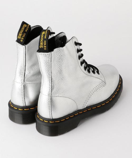 Dr. Martens(ドクターマーチン)の「Dr.Martens 8EYE BOOT MET〈ドクターマーチン〉(ブーツ・レディース・シルバー・23cm/24cm)」の4枚目の写真