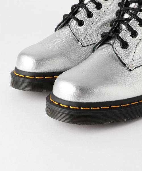 Dr. Martens(ドクターマーチン)の「Dr.Martens 8EYE BOOT MET〈ドクターマーチン〉(ブーツ・レディース・シルバー・23cm/24cm)」の5枚目の写真
