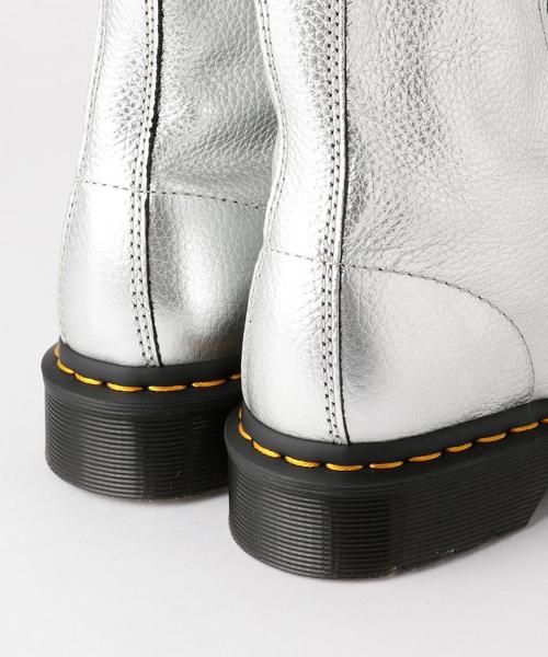 Dr. Martens(ドクターマーチン)の「Dr.Martens 8EYE BOOT MET〈ドクターマーチン〉(ブーツ・レディース・シルバー・23cm/24cm)」の6枚目の写真