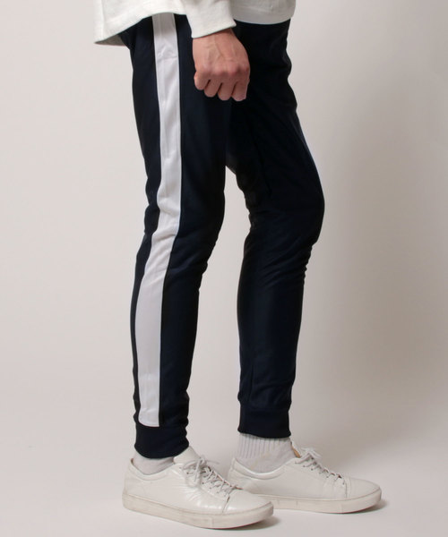 THE CASUAL(カジュアル)の「サイドラインテーパードスキニートラックジャージパンツ(その他パンツ・メンズ・ブルー系その他3/ブルー系その他4/ブラック系その他/ブラック系その他2/ブラック系その他3/ブラック系その他4/ブラック系その他5/ブラック系その他6/ブルー系その他/ブルー系その他2/ホワイト系その他/ブラック系その他7/ホワイト系その他3/ホワイト系その他2・L/M/S/XL)」の14枚目の写真