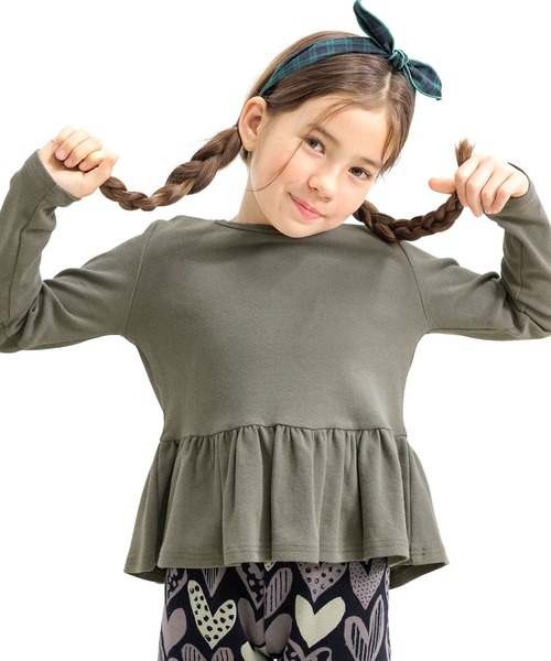 Bee des Bee(ビーデスビー)の「ペプラムトップス(Tシャツ/カットソー・キッズ・チャコール/ブラック/ブルーグレー/ラベンダー/グレイッシュベージュ/コーラルピンク/ブラウン/ブルー系その他/アイボリー/ワインレッド/ブルー系/チャコールグレー/サックスブルー/ベージュ系/ピンク系/ライトブラウン/ライラック系/グリーン系/カーキオリーブ・130cm/90cm/100cm/140cm/120cm/110cm/150cm)」の4枚目の写真