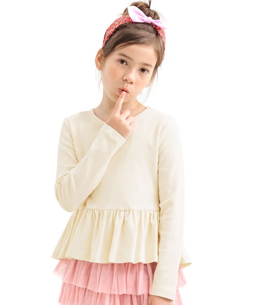 Bee des Bee(ビーデスビー)の「ペプラムトップス(Tシャツ/カットソー・キッズ・チャコール/ブラック/ブルーグレー/ラベンダー/グレイッシュベージュ/コーラルピンク/ブラウン/ブルー系その他/アイボリー/ワインレッド/ブルー系/チャコールグレー/サックスブルー/ベージュ系/ピンク系/ライトブラウン/ライラック系/グリーン系/カーキオリーブ・130cm/90cm/100cm/140cm/120cm/110cm/150cm)」の2枚目の写真