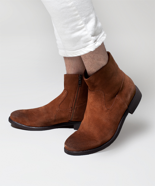 NANO universe(ナノユニバース)の「Enzo Giletti/スウェードサイドZIPペコス(ブーツ・メンズ・キャメル/ダークブラウン/ブラック/ベージュ・42/41/40)」の1枚目の写真