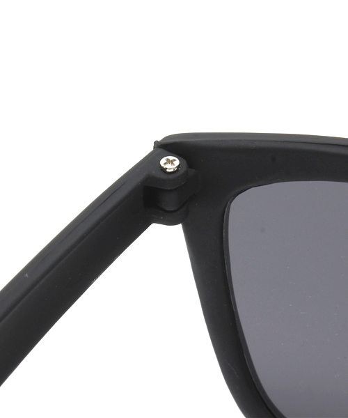 B:MING by BEAMS（ビーミングバイビームス）の「DANG SHADES / BlackxBlack（サングラス・メンズ・ブラック・FREE）」の4枚目の写真