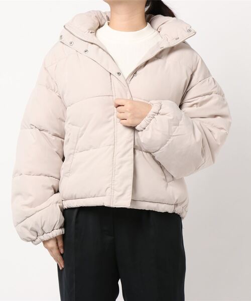 INGNI(イング)の「フードショートエコダウンジャケット/オーバーサイズコート(ダウンジャケット/コート・レディース・ブラック/ベージュ/レッド/アイボリー/ライトブラウン/モカ/ラベンダー/ライトベージュ/ブラック系その他/ふじ色系2/アイボリー系/ブラウン系その他2/ベージュ系その他/レッド系1/ミント/ブラウン系その他/アイボリー系8/ブラック系その他4/ベージュ系その他6・M)」の14枚目の写真