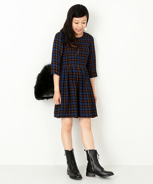 Ray BEAMS（レイビームス）の「Ray BEAMS / チェック タックフレアー ワンピース（ワンピース・レディース・ブラウン系その他/ブルー・1/0）」の9枚目の写真