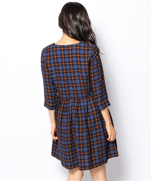 Ray BEAMS（レイビームス）の「Ray BEAMS / チェック タックフレアー ワンピース（ワンピース・レディース・ブラウン系その他/ブルー・1/0）」の5枚目の写真