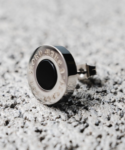 Pledge(プレッジ)の「《Pledge(プレッジ)》オニキスピアス(片耳)(ピアス(片耳用)・メンズ・シルバー/ブラック/ゴールド・FREE)」の3枚目の写真