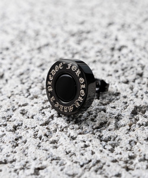 Pledge(プレッジ)の「《Pledge(プレッジ)》オニキスピアス(片耳)(ピアス(片耳用)・メンズ・シルバー/ブラック/ゴールド・FREE)」の2枚目の写真