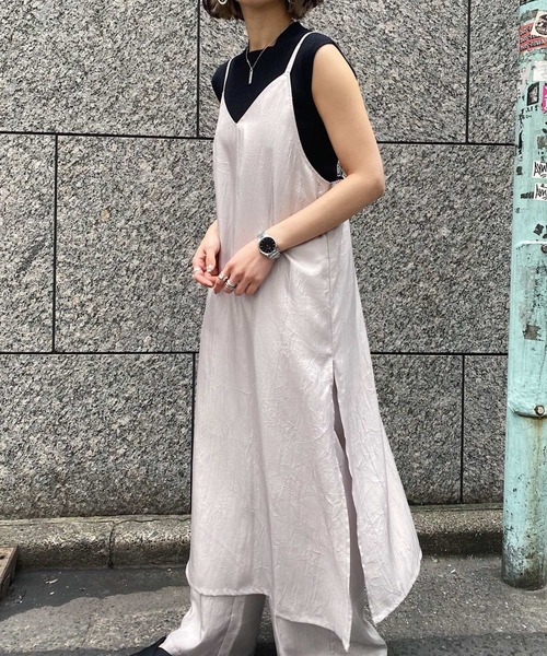 PAGEBOY（ページボーイ）の「クラッシュサテンキャミワンピース（ワンピース・レディース・ブラック/ライム/グレイッシュベージュ・FREE）」の7枚目の写真