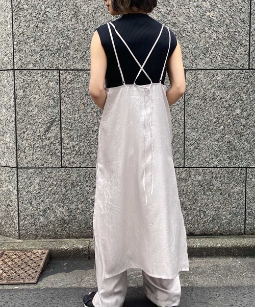 PAGEBOY（ページボーイ）の「クラッシュサテンキャミワンピース（ワンピース・レディース・ブラック/ライム/グレイッシュベージュ・FREE）」の4枚目の写真