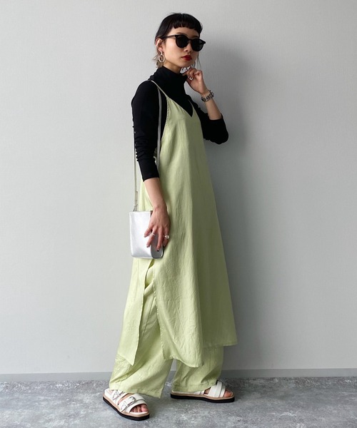 PAGEBOY（ページボーイ）の「クラッシュサテンキャミワンピース（ワンピース・レディース・ブラック/ライム/グレイッシュベージュ・FREE）」の5枚目の写真