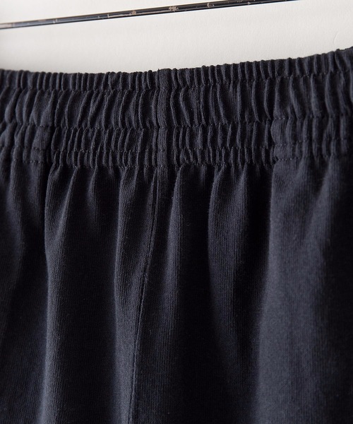 Champion（チャンピオン）の「【CHAMPION/チャンピオン】ルームウェア＆ワンマイルコーデベストセラーアイテム 柔らか感触のワンポイントロゴ入りスウェットショーツ　Ｃ３－Ｐ５０１（スウェットパンツ・メンズ・ホワイト/チャコールグレー/ブラック/ネイビー/グレー/レッド/ピンク/イエロー/ブルー/オリーブ/ブラウン・MEDIUM/LARGE/X-LARGE/SMALL/XX-LARGE）」の13枚目の写真