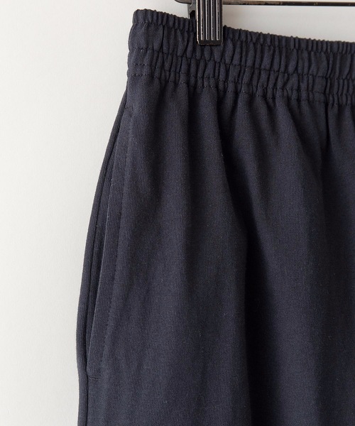 Champion（チャンピオン）の「【CHAMPION/チャンピオン】ルームウェア＆ワンマイルコーデベストセラーアイテム 柔らか感触のワンポイントロゴ入りスウェットショーツ　Ｃ３－Ｐ５０１（スウェットパンツ・メンズ・ホワイト/チャコールグレー/ブラック/ネイビー/グレー/レッド/ピンク/イエロー/ブルー/オリーブ/ブラウン・MEDIUM/LARGE/X-LARGE/SMALL/XX-LARGE）」の14枚目の写真