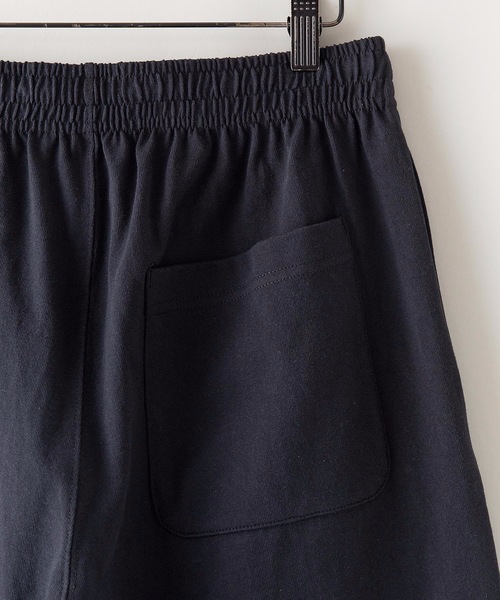 Champion（チャンピオン）の「【CHAMPION/チャンピオン】ルームウェア＆ワンマイルコーデベストセラーアイテム 柔らか感触のワンポイントロゴ入りスウェットショーツ　Ｃ３－Ｐ５０１（スウェットパンツ・メンズ・ホワイト/チャコールグレー/ブラック/ネイビー/グレー/レッド/ピンク/イエロー/ブルー/オリーブ/ブラウン・MEDIUM/LARGE/X-LARGE/SMALL/XX-LARGE）」の17枚目の写真