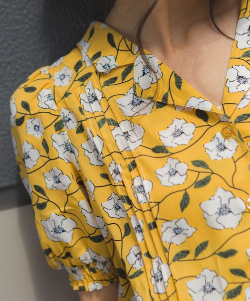 Libby&Rose(リビーアンドローズ)の「花柄オープンカラー5分袖ブラウス(シャツ/ブラウス・レディース・ベージュ/ネイビー/イエロー・FREE)」の18枚目の写真