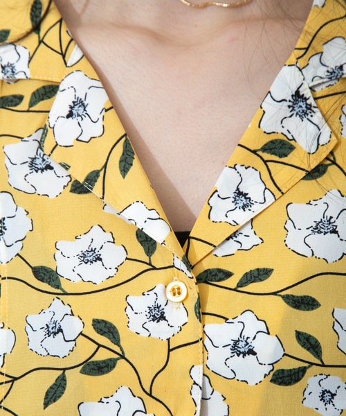 Libby&Rose(リビーアンドローズ)の「花柄オープンカラー5分袖ブラウス(シャツ/ブラウス・レディース・ベージュ/ネイビー/イエロー・FREE)」の11枚目の写真