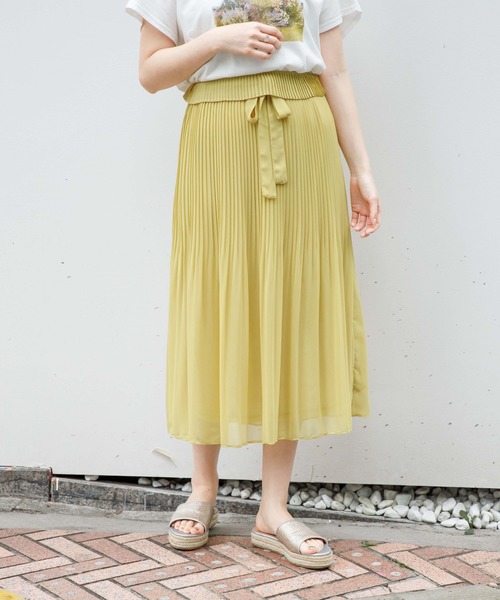 flower（フラワー）の「シアープリーツスカート（スカート・レディース・ベージュ/イエロー・FREE）」の3枚目の写真
