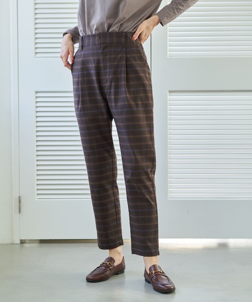 earth music&ecology(アースミュージックアンドエコロジー)の「美人シルエットパンツ(テーパード) *(その他パンツ・レディース・ブラック/ブラウン/ミント/ラベンダー/チェック/ブラウン系その他4・S/M/L)」の4枚目の写真