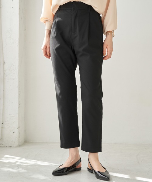 earth music&ecology(アースミュージックアンドエコロジー)の「美人シルエットパンツ(テーパード) *(その他パンツ・レディース・ブラック/ブラウン/ミント/ラベンダー/チェック/ブラウン系その他4・S/M/L)」の2枚目の写真