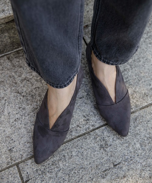 flower（フラワー）の「フェミニンアンクルカットブーツ（ブーツ・レディース・ベージュ/グレー・8/7）」の2枚目の写真