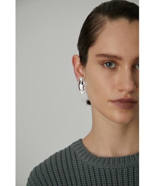 RIM.ARK(リムアーク)の「Melting texture earring(ピアス(両耳用)・レディース・シルバー/ゴールド・FREE)」の2枚目の写真