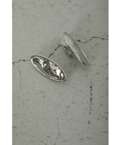 RIM.ARK(リムアーク)の「Melting texture earring(ピアス(両耳用)・レディース・シルバー/ゴールド・FREE)」の5枚目の写真