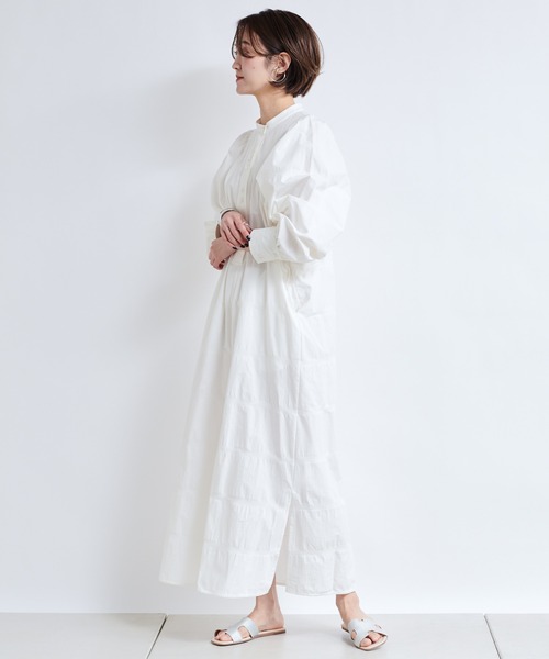 DouDou(ドゥドゥ)の「ボーダー織りパフギャザーワンピース(ワンピース・レディース・オフホワイト/ベージュ・FREE)」の4枚目の写真