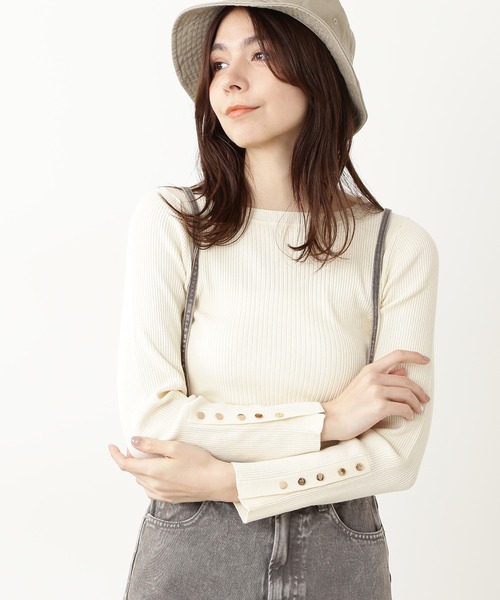 N.(N. Natural Beauty Basic)(エヌエヌナチュラルビューティーベーシック)の「◆ポイントボタンランダムリブニット(ニット/セーター・レディース・ベージュ/ネイビー/オフホワイト/ブルー・MEDIUM)」の2枚目の写真