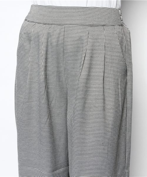 AZUL by moussy（アズールバイマウジー）の「千鳥柄バックゴムワイドPT（その他パンツ・レディース・ホワイト系その他/グレー系その他・SMALL/MEDIUM）」の5枚目の写真