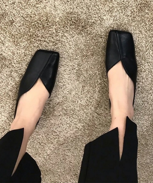 VIVAIA ヴィヴァイア　フラットシューズ　パンプス　スクエア　Vカット　黒 VIVAIA ヴィヴァイア フラットシューズ パンプス スクエア V
