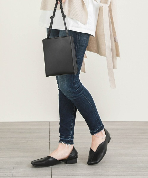 SUGAR BISKET（シュガービスケット）の「スクエアトゥアシメVカットフラットシューズ（パンプス・レディース・ブラック/ベージュ・38/39/35/36/37）」の19枚目の写真