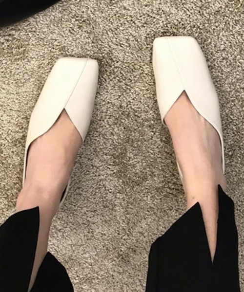 SUGAR BISKET（シュガービスケット）の「スクエアトゥアシメVカットフラットシューズ（パンプス・レディース・ブラック/ベージュ・38/39/35/36/37）」の7枚目の写真